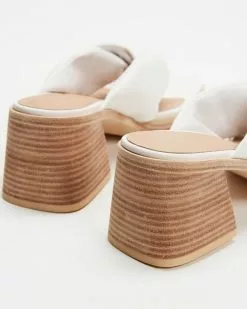 AERE Block Thong Heels White Leather -Sandals Sales Shop http3A2F2Fstatic.theiconic.com .au2Fp2Faere 6772 5403231 4