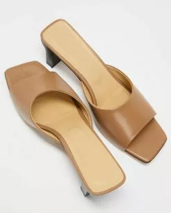 Aeyde Katti Hazlenut -Sandals Sales Shop http3A2F2Fstatic.theiconic.com .au2Fp2Faeyde 5107 4596921 4