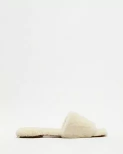 Aeyde Anna Creamy -Sandals Sales Shop http3A2F2Fstatic.theiconic.com .au2Fp2Faeyde 9550 0696921 3