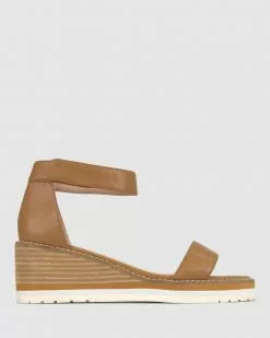 Betts Daisy Casual Wedges Tan