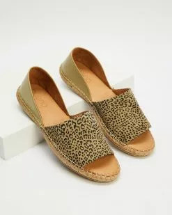 Bueno Karissa Scorpion Leopard & Scorpion -Sandals Sales Shop http3A2F2Fstatic.theiconic.com .au2Fp2Fbueno 9000 2161531 2