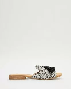 Bueno Adielia White Leopard & Black Tassle