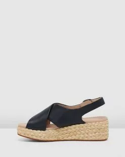 Clarks Kimmei Cross Black Leather -Sandals Sales Shop http3A2F2Fstatic.theiconic.com .au2Fp2Fclarks 1567 0666931 3