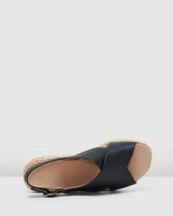 Clarks Kimmei Cross Black Leather -Sandals Sales Shop http3A2F2Fstatic.theiconic.com .au2Fp2Fclarks 1573 0666931 6