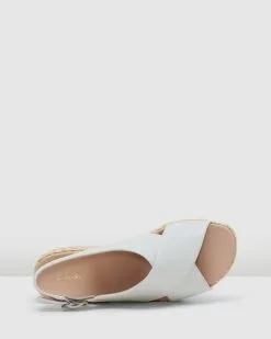 Clarks Kimmei Cross White Leather -Sandals Sales Shop http3A2F2Fstatic.theiconic.com .au2Fp2Fclarks 2585 9566931 6