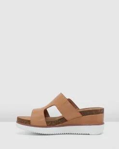 Clarks Lizby Ease Sand Leather -Sandals Sales Shop http3A2F2Fstatic.theiconic.com .au2Fp2Fclarks 7120 7627931 3