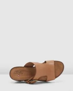 Clarks Lizby Ease Sand Leather -Sandals Sales Shop http3A2F2Fstatic.theiconic.com .au2Fp2Fclarks 7127 7627931 6