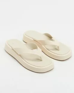 Dazie Phoenix Thongs Beige Smooth