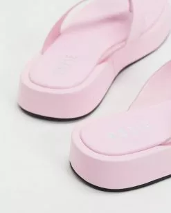 Dazie Phoenix Thongs Pink Smooth -Sandals Sales Shop http3A2F2Fstatic.theiconic.com .au2Fp2Fdazie 9014 0401731 3