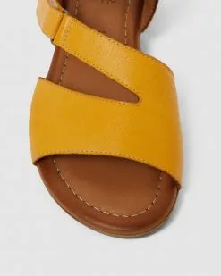 Easy Steps Kenya MUSTARD GLOVE -Sandals Sales Shop http3A2F2Fstatic.theiconic.com .au2Fp2Feasy steps 0849 3857041 4