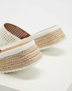 Freelance Shoes Dare White -Sandals Sales Shop http3A2F2Fstatic.theiconic.com .au2Fp2Ffreelance 7007 9213351 3