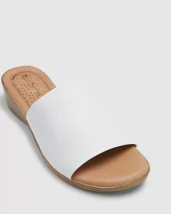 Hush Puppies Coco White -Sandals Sales Shop http3A2F2Fstatic.theiconic.com .au2Fp2Fhush puppies 1543 316696 4