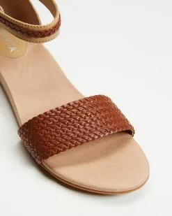 Mia Vita Moira Flat Sandal Beige -Sandals Sales Shop http3A2F2Fstatic.theiconic.com .au2Fp2Fmia vita 1258 6721041 2