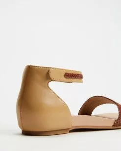 Mia Vita Moira Flat Sandal Beige -Sandals Sales Shop http3A2F2Fstatic.theiconic.com .au2Fp2Fmia vita 1260 6721041 3