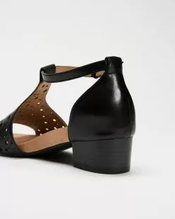 Mia Vita Keen Block Heel Sandal Black -Sandals Sales Shop http3A2F2Fstatic.theiconic.com .au2Fp2Fmia vita 2038 5089931 3
