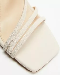 Steve Madden Newsflash Bone -Sandals Sales Shop http3A2F2Fstatic.theiconic.com .au2Fp2Fsteve madden 8749 7888621 4